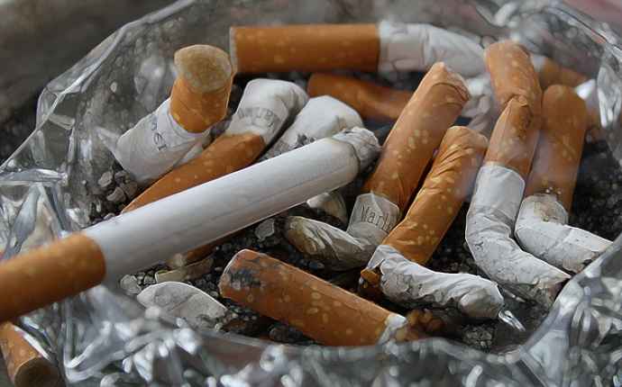 Slut med rökning på uteserveringar - få koll på nya tobakslagen