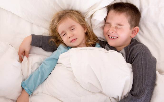 Olika behandlingsalternativ för barn som kissar i sängen