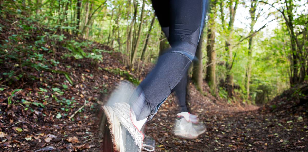 Studie: Bättre att springa i skogen än på löpband