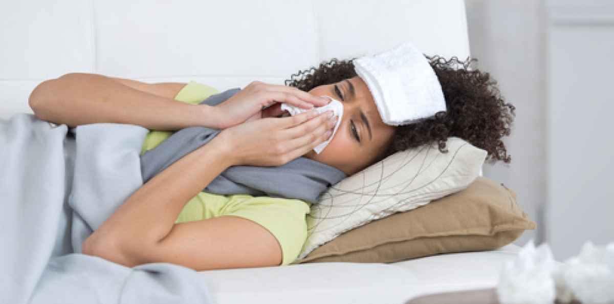 Kvinna sjuk i influensa